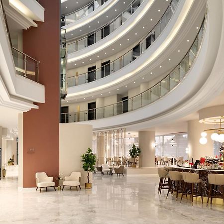 Ramada By Wyndham Bucharest Otopeni Airport Экстерьер фото