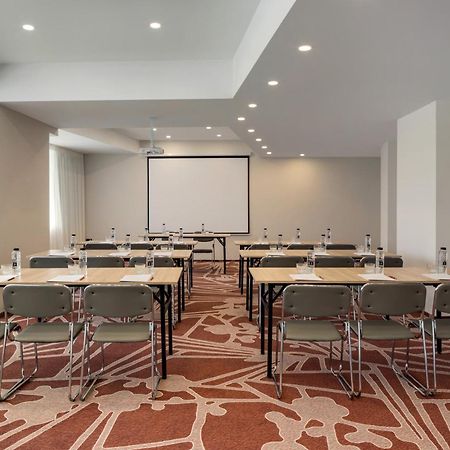 Ramada By Wyndham Bucharest Otopeni Airport Экстерьер фото