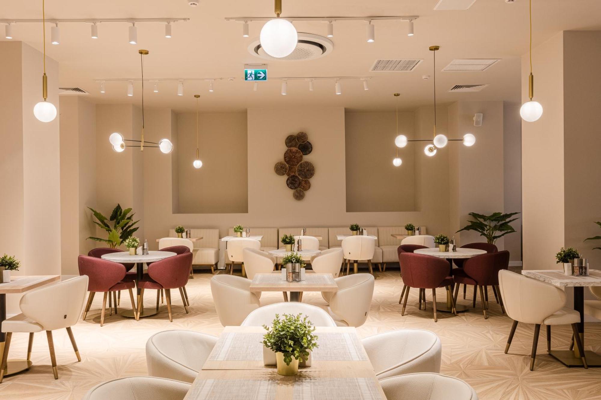 Ramada By Wyndham Bucharest Otopeni Airport Экстерьер фото