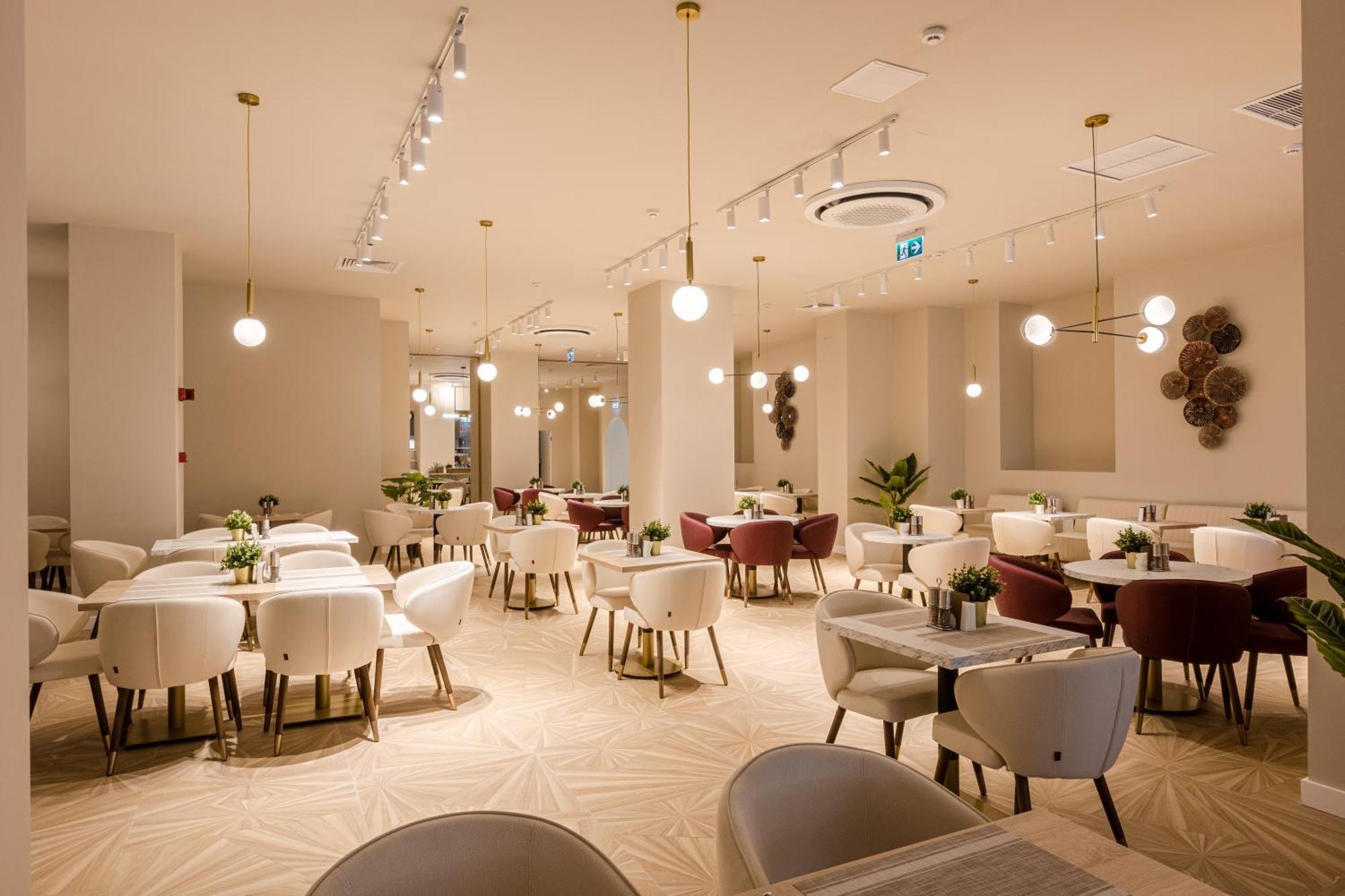 Ramada By Wyndham Bucharest Otopeni Airport Экстерьер фото