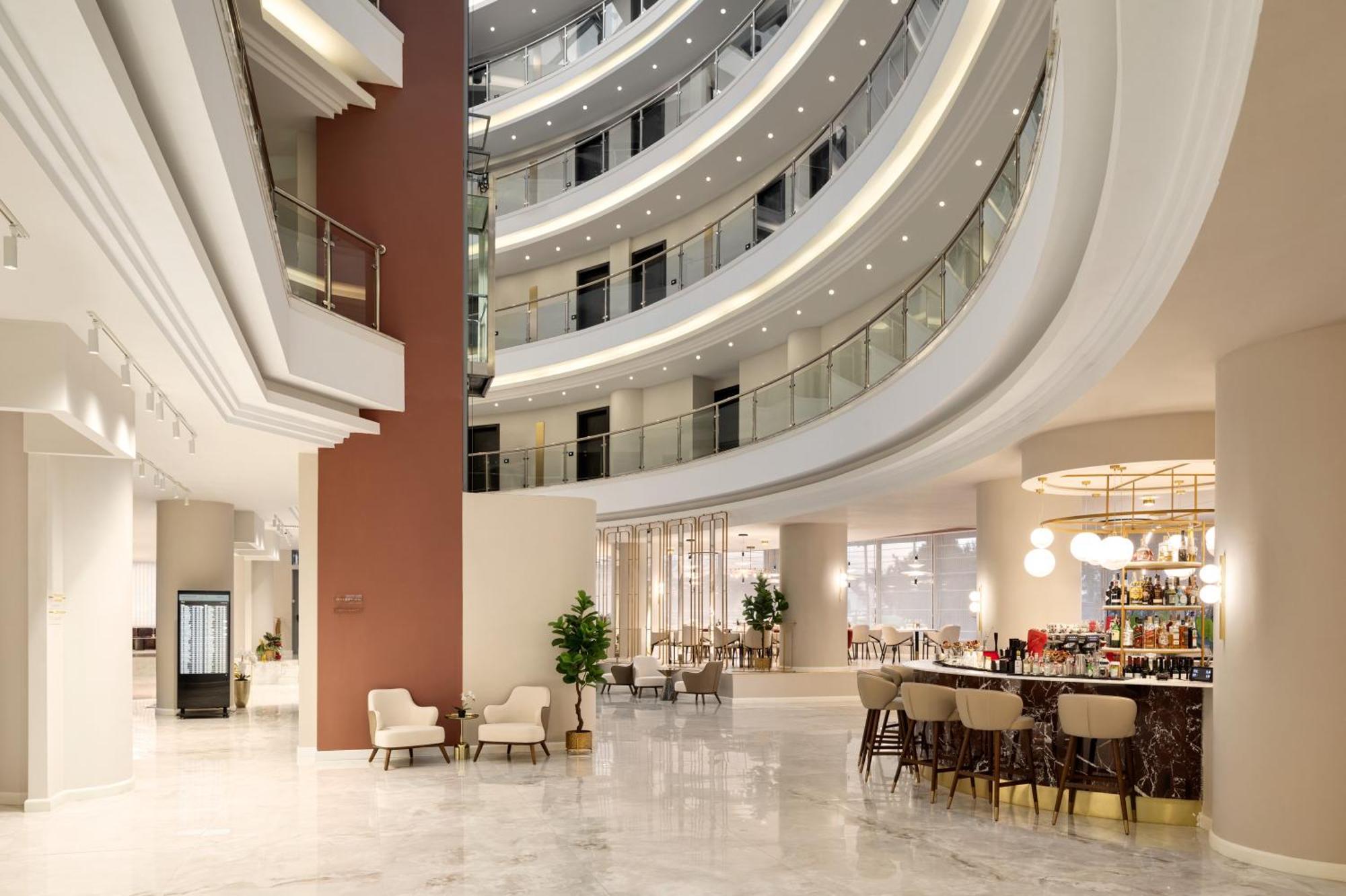 Ramada By Wyndham Bucharest Otopeni Airport Экстерьер фото