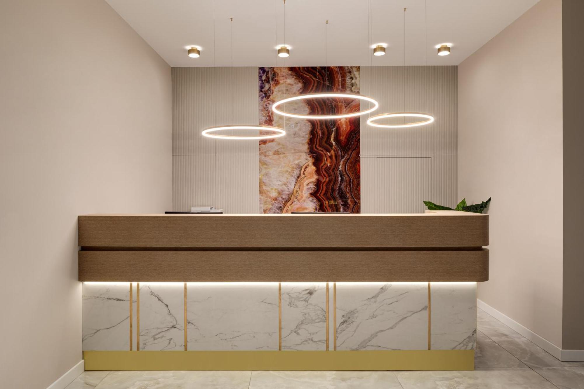 Ramada By Wyndham Bucharest Otopeni Airport Экстерьер фото