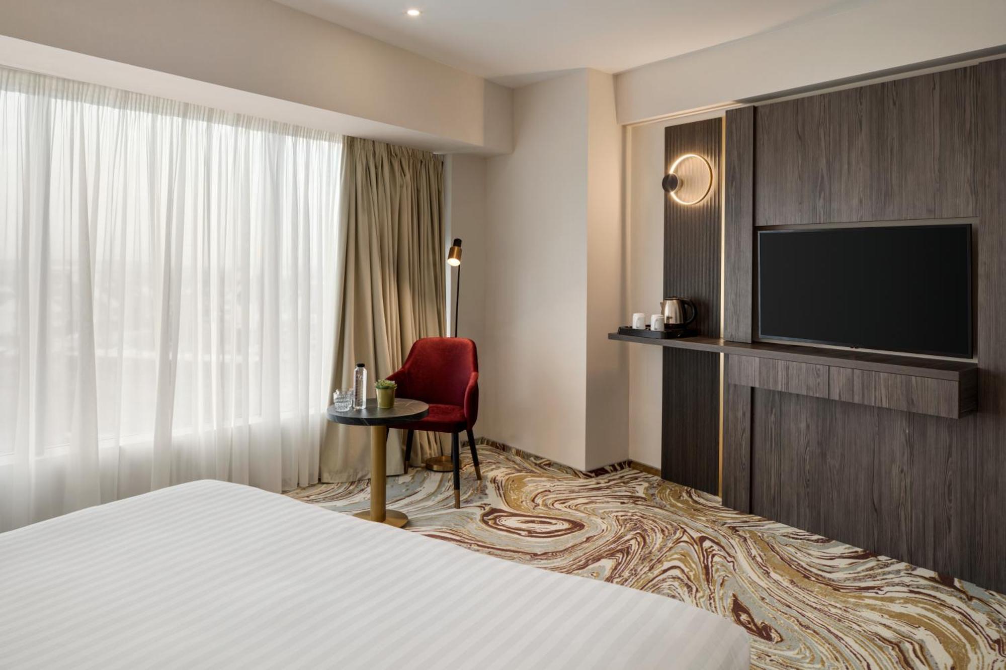 Ramada By Wyndham Bucharest Otopeni Airport Экстерьер фото